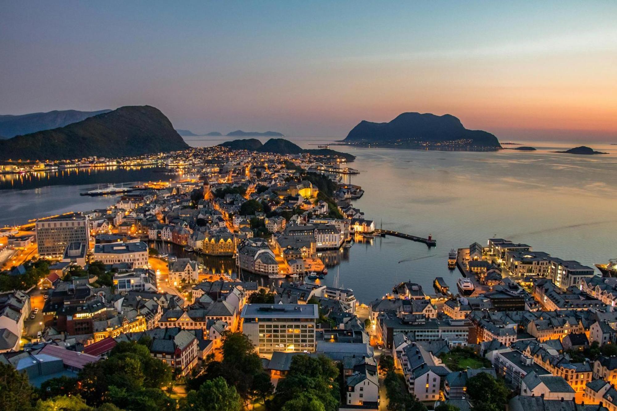 Unik Leilighet I Alesund Sentrum Exterior foto